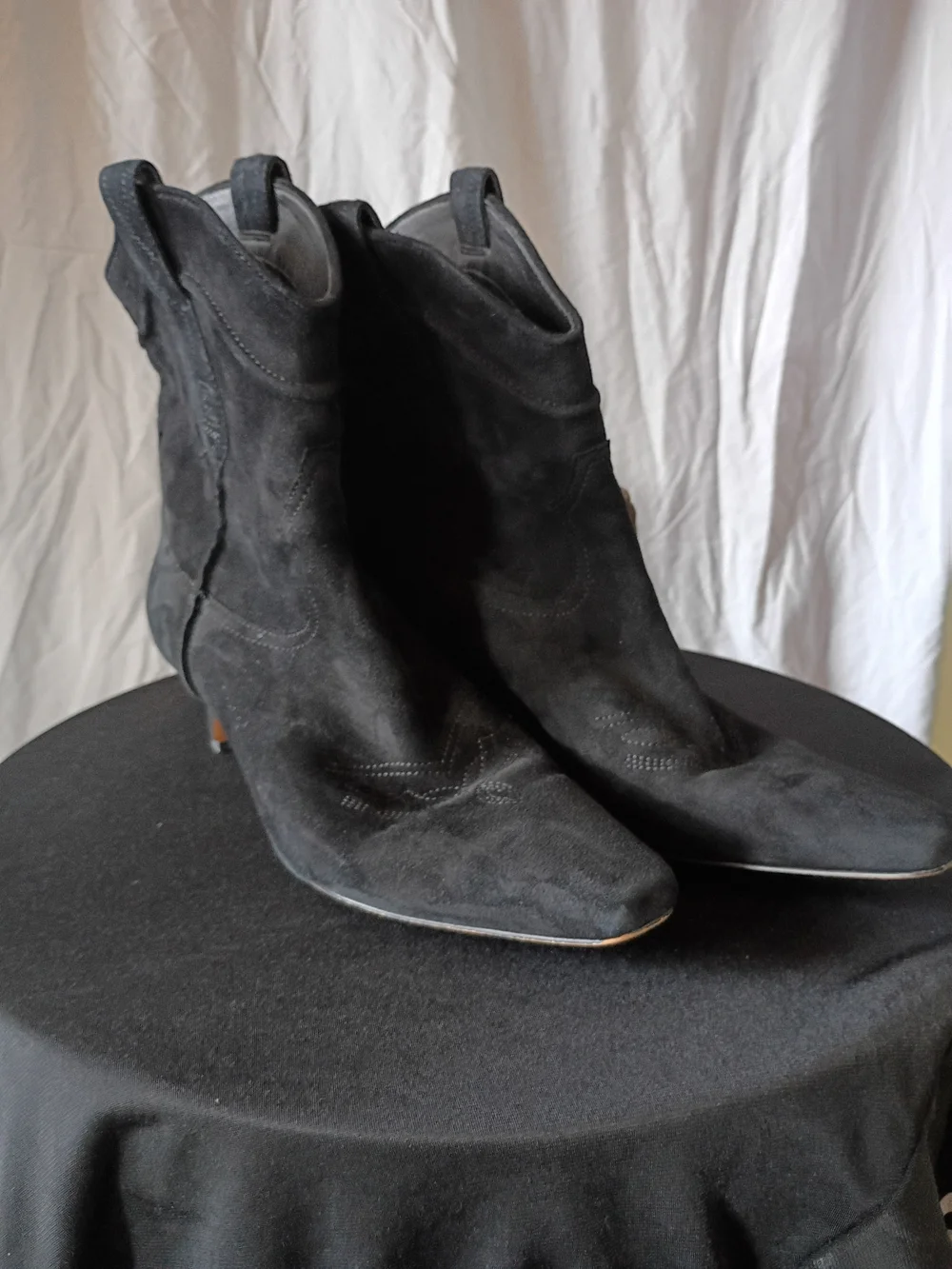 Sam Edelman embrace sleek